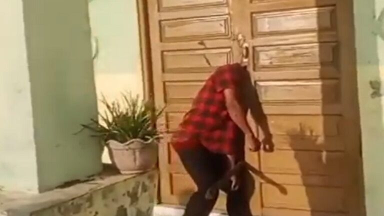 مات أثناء إقتحام أحد التجمعات السكنية! (فيديو)