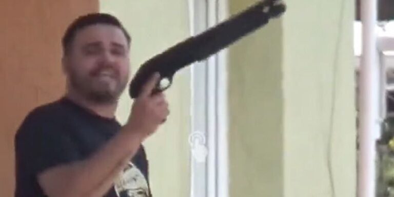 أطلق النار في الهواء وشرب الشاي.. ثم انتحر! (فيديو)