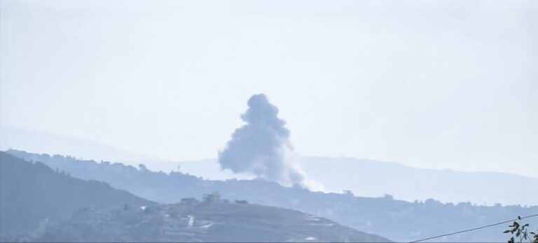 5 شهداء بالغارة على منزل في محرونة