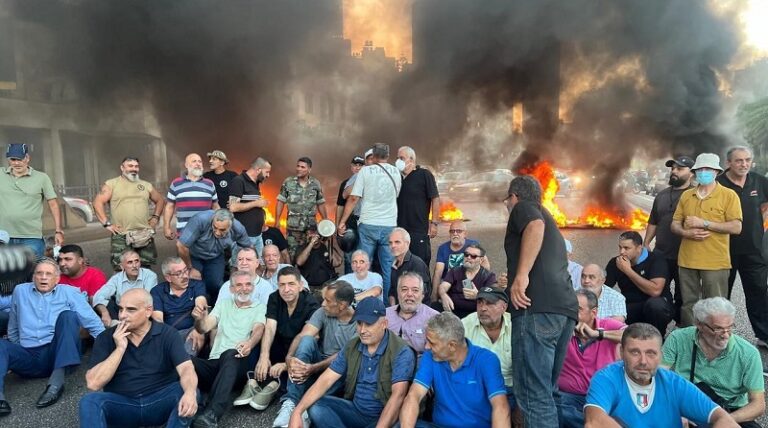 تحركات للعسكريين المتقاعدين.. وقطع الطريق من الاسكوا إلى رياض الصلح