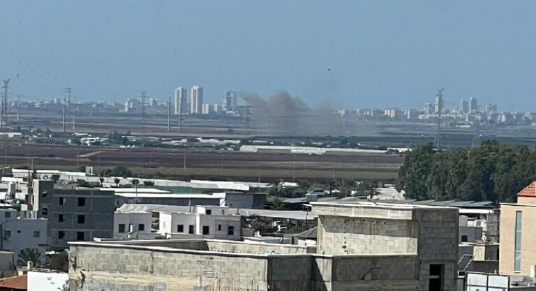 صواريخ على الجليل وعكا ومستوطنات الشمال (فيديو)