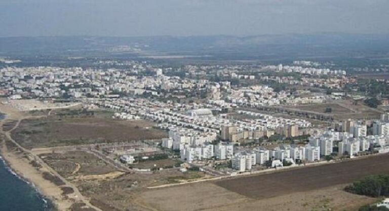 صواريخ على نهاريا والجليل الغربي.. و3 إصابات (فيديو)