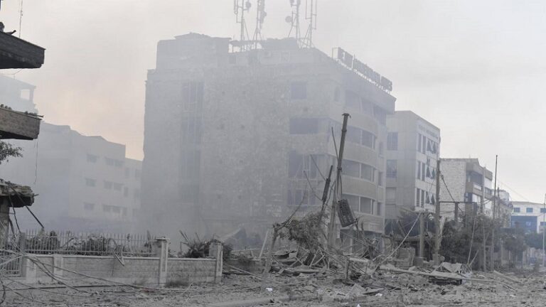 قبل أن يطمر “الطوفان” لبنان تحت الركام!