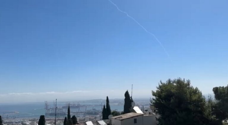 صاروخ على ساحل حيفا.. ومسيرات المقاومة ما زالت تحلق في حيفا  (فيديو وصورة)