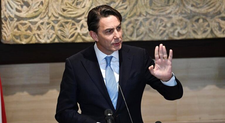 خريف الولاية لا ينبت عشباً أخضر!