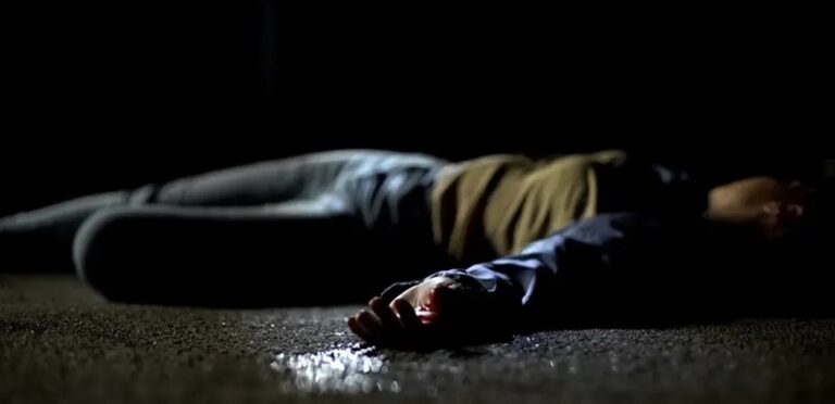 أحرق زوجته بالزيت ورماها واختفى!