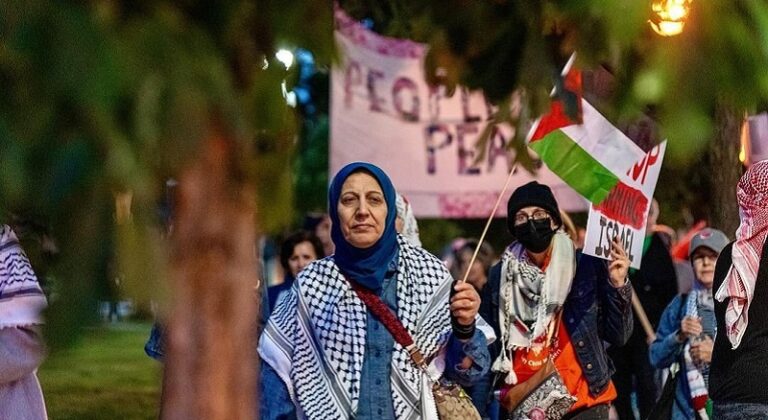 روما تتضامن مع غزة: آلاف يهتفون “ليس باسمي” ضد الإبادة!