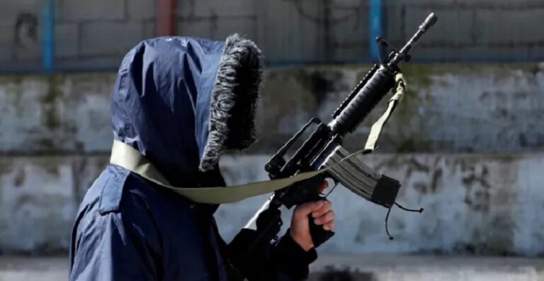 العالم يقف على أكتاف المقاومين