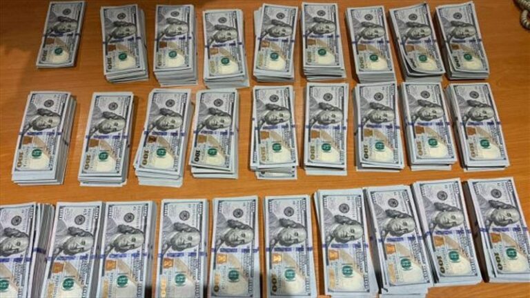 إحباط محاولة تهريب مبلغ مالي مزيّف إلى تركيا