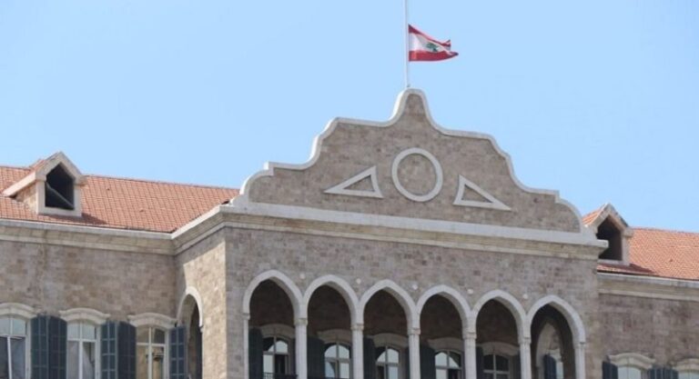 إضاءة السراي باللون الأزرق للتوعية على التوحّد (صورة)