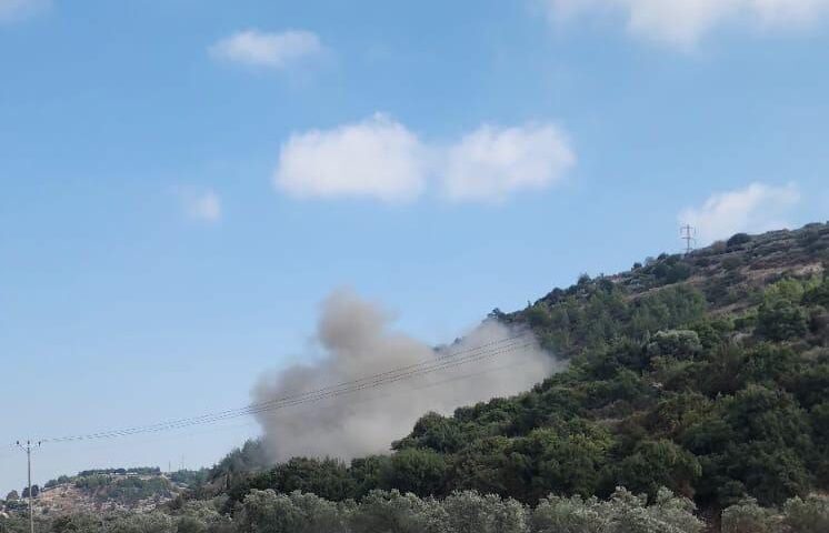 عشرات الصواريخ على “الكريوت”