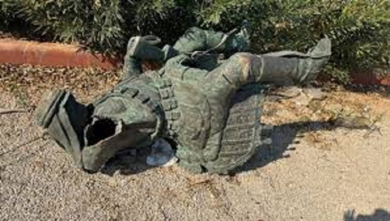 بالفيديو..  الإعتداء على تمثال مجيد أرسلان في خلدة