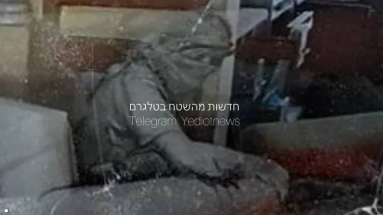 بالفيديو.. مشاهد جديدة للسنوار من أرض المعركة