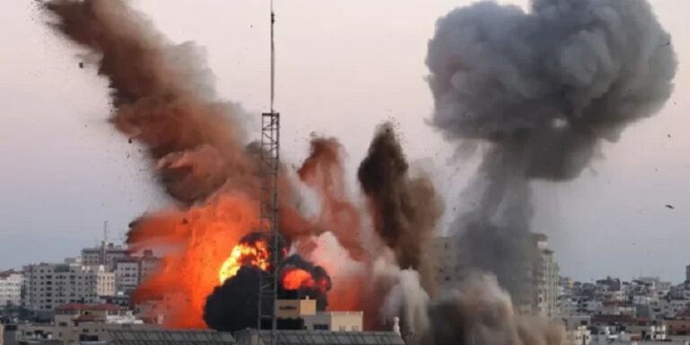 إصابات باستهداف سيارة مدنية في النصيرات