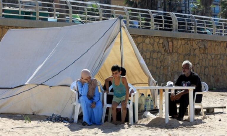 تصويب | النازحون في دير الأحمر لا يدفعون المال مقابل الخدمات