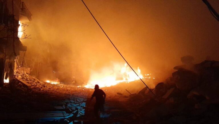 شهداء وجرحى بغارات عنيفة على النبطية (صور)