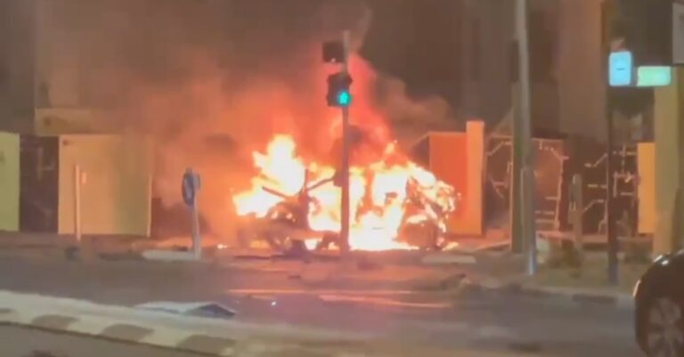 انفجار سيارة في بيتح تكفا – تل أبيب (فيديو)