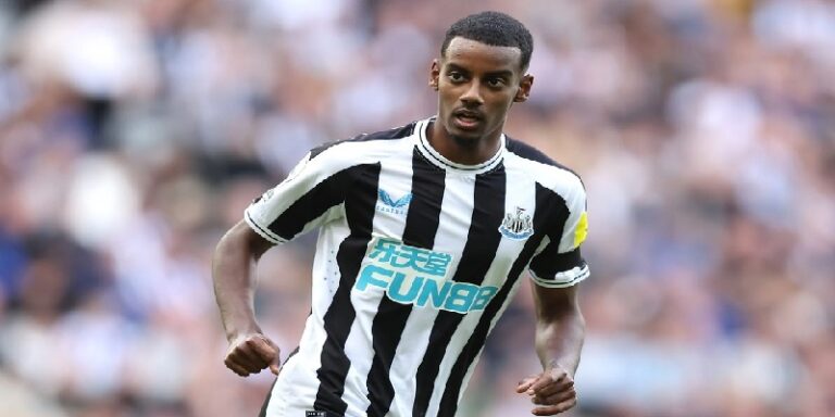 أرسنال يُفكر باستقدام مهاجم نيوكاسل