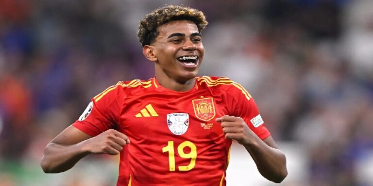 يامال يُتوج بجائزة أفضل لاعب شاب لعام 2024