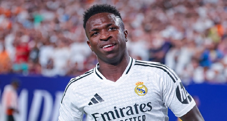 فينيسيوس غير مستعجل لتجديد عقده مع ريال مدريد