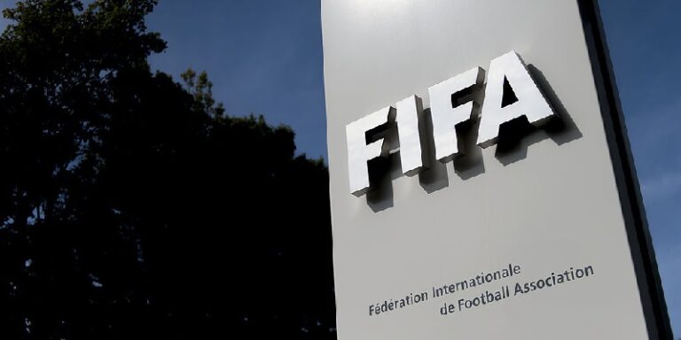 الفيفا يتحرك بشأن إنتقالات اللاعبين
