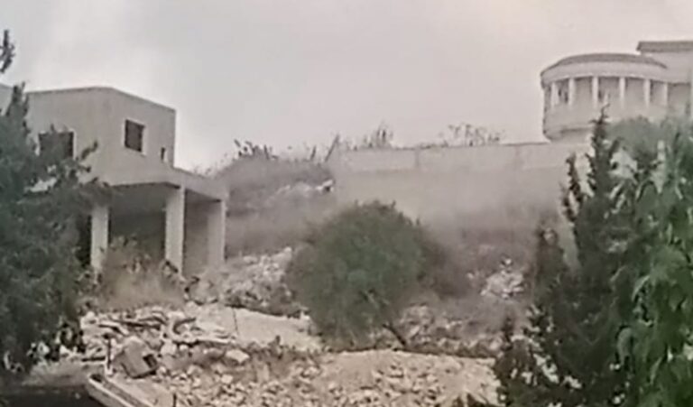 العدو يستهدف منزلاً سكنياً في معروب