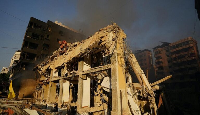 بالفيديو.. آثار الغارات على الغبيري وجسر المطار