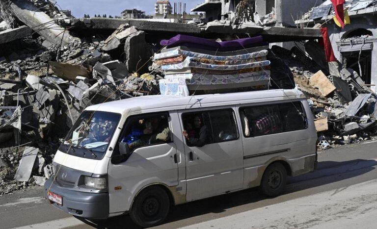 بدء صرف التعويضات للمتضررين من الحرب (صورة)