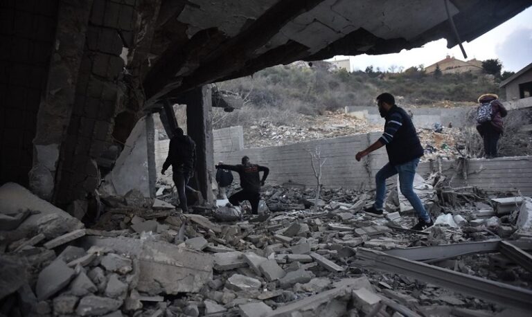 أكثر من 8 الاف مفقود تحت إنقاض غزة