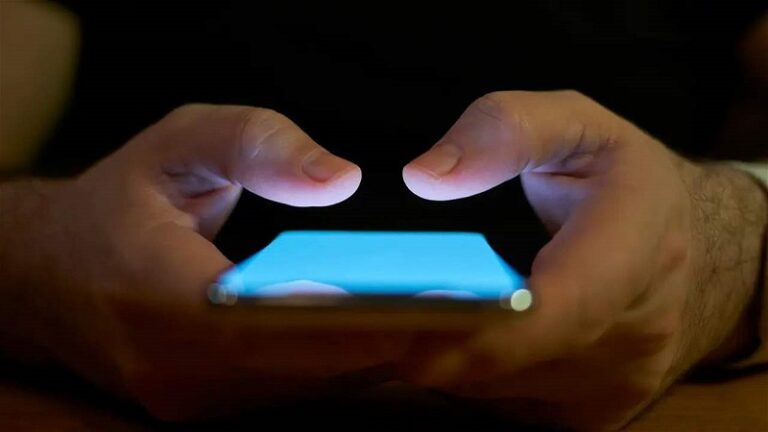 استخراج هاتف من معدة سجين!