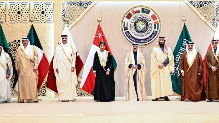 القمة الخليجية: لوقف العدوان على غزة.. وتوفير حماية للمدنيين