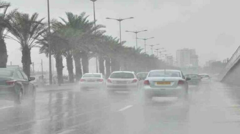 بالفيديو.. سيول عارمة تجتاح أحياء سكنية في الجزائر