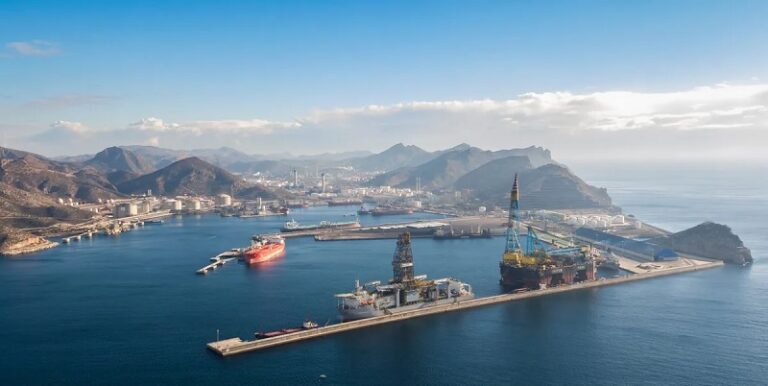 إسبانيا تمنع سفينة مساعدات متوجهة لـ”اسرائيل” من الرسو في موانئها