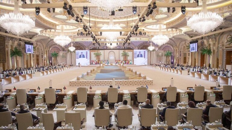 معاناة لبنان وجرائم الحرب تطرح في قِمّة الرياض