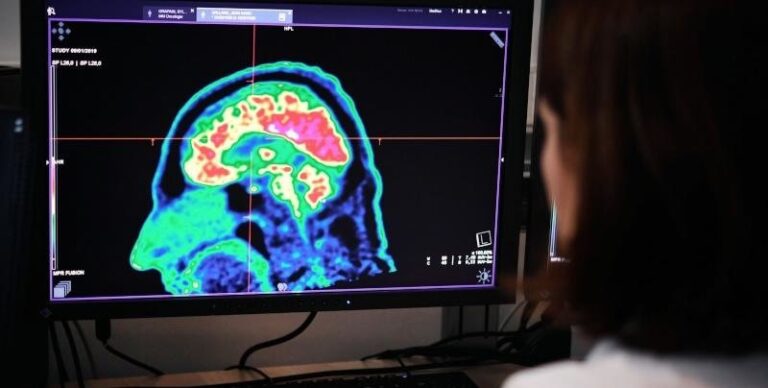 مرض دماغي غامض يصيب المئات في إحدى مقاطعات كندا