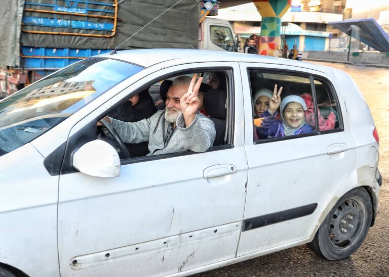 خيم على أنقاض المنازل في الجنوب.. الأرض أرضنا! (صور)