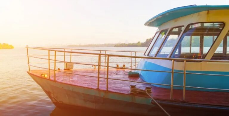 غرق زورق سياحي في مصر