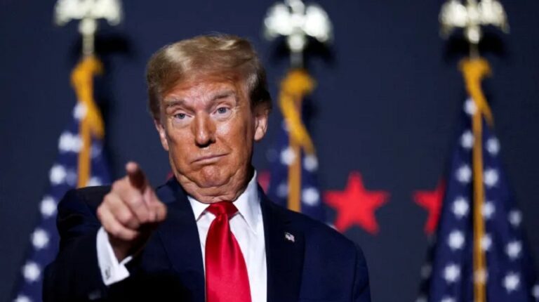 حرب الرسوم الجمركية.. انعكاسات سلبية على العملات والأسهم العالمية!