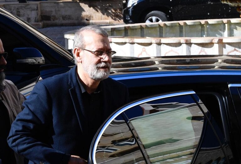 بدء الاجتماع بين عون ولاريجاني