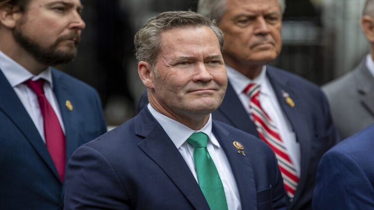 ترامب يختار النائب مايك والتز لمنصب مستشار الأمن القومي