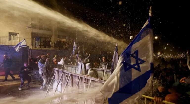 تظاهرات احتجاجاً على إقالة غالانت في حيفا والقدس (فيديو)