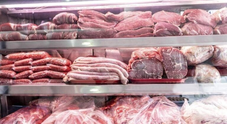 تراجع استيراد اللحوم الحية والأسعار على حالها!