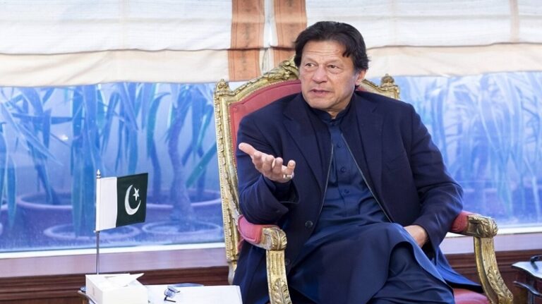 الإفراج بكفالة عن عمران خان في قضية فساد مع استمرار سجنه على ذمة قضايا أخرى