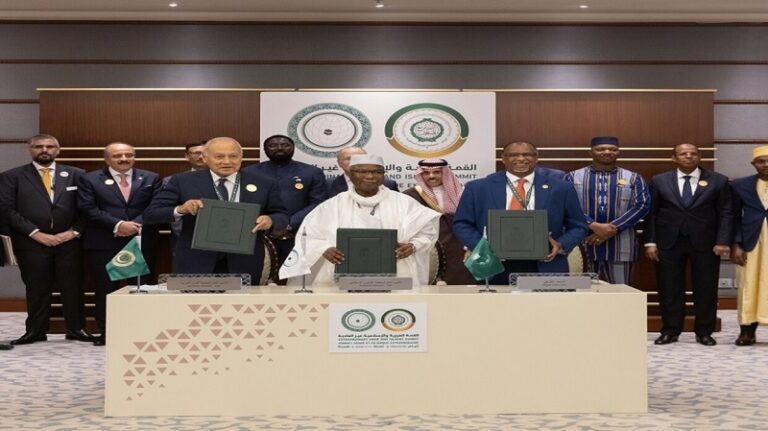 توقيع على آلية تنسيق لدعم فلسطين في قمة الرياض