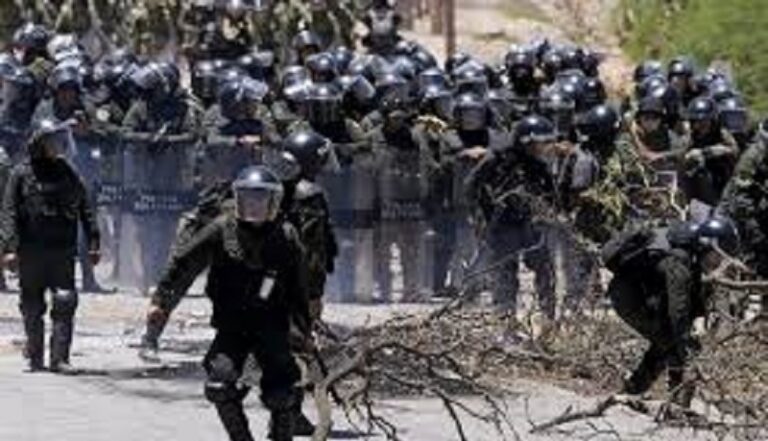 إصابة 90 شرطياً بإشتباكات في بوليفيا