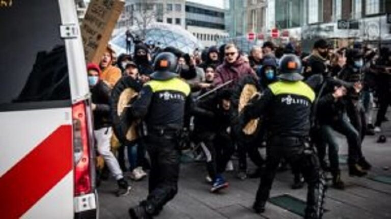 محكمة أمستردام تدين 5 أشخاص بتهم تعنيف مشجعي كرة القدم الصهاينة