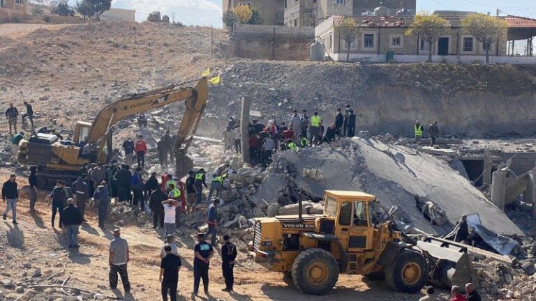 استشهاد 3 مواطنات و8 أطفال بالغارة على العين ـ بعلبك