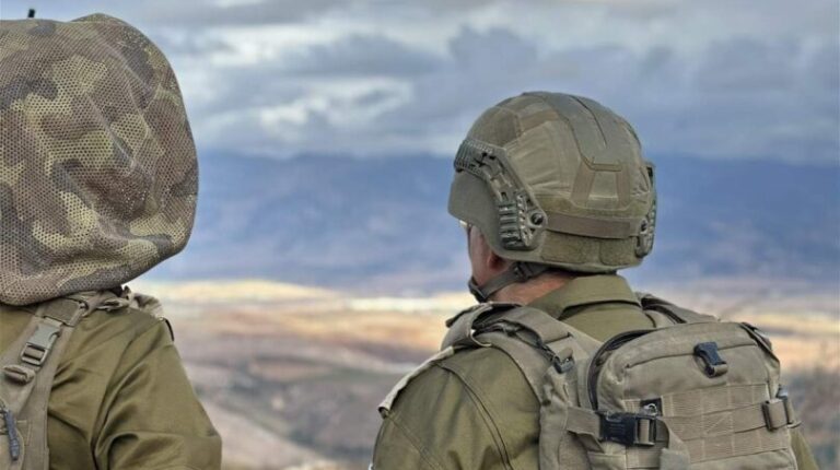 بالصور – أفيخاي أدرعي يتجول في كفركلا والعديسة