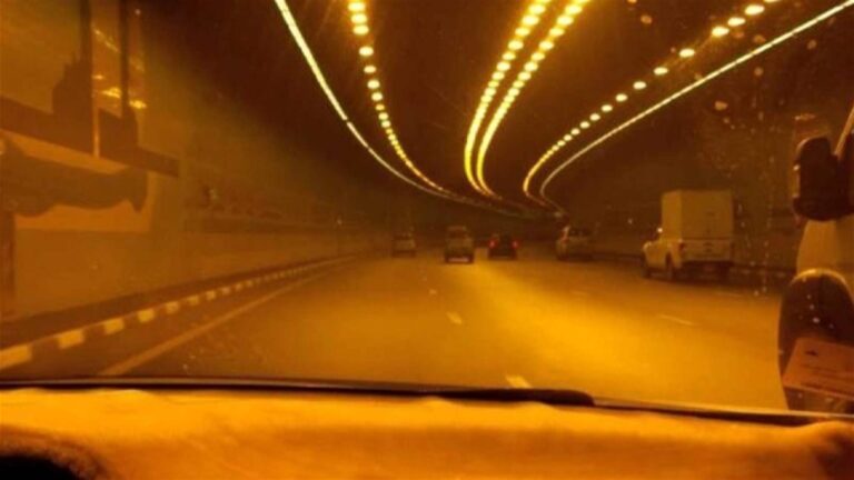 محتجون يقطعون الطريق في محلة الصيفي بالاتجاهين