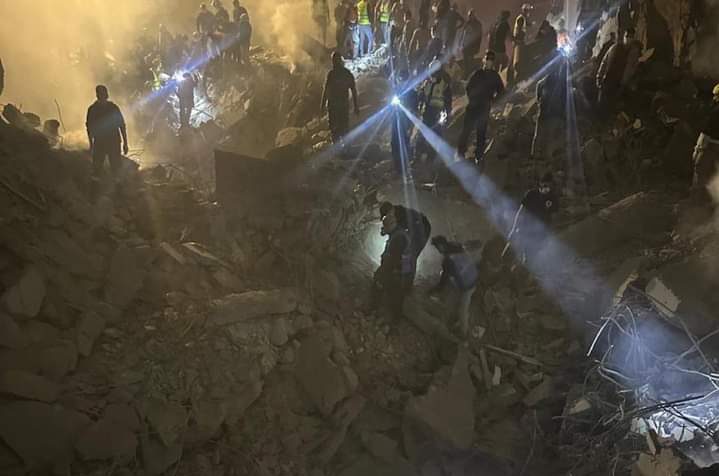 “الصحة”: 15 شهيداً و63 إصابة بغارة البسطة